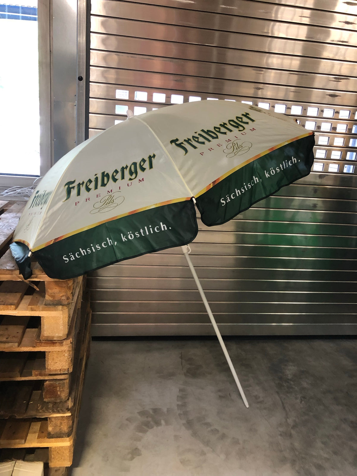 1x Bière des Franches-Montagnes Parasol jaune/vert 1,50m