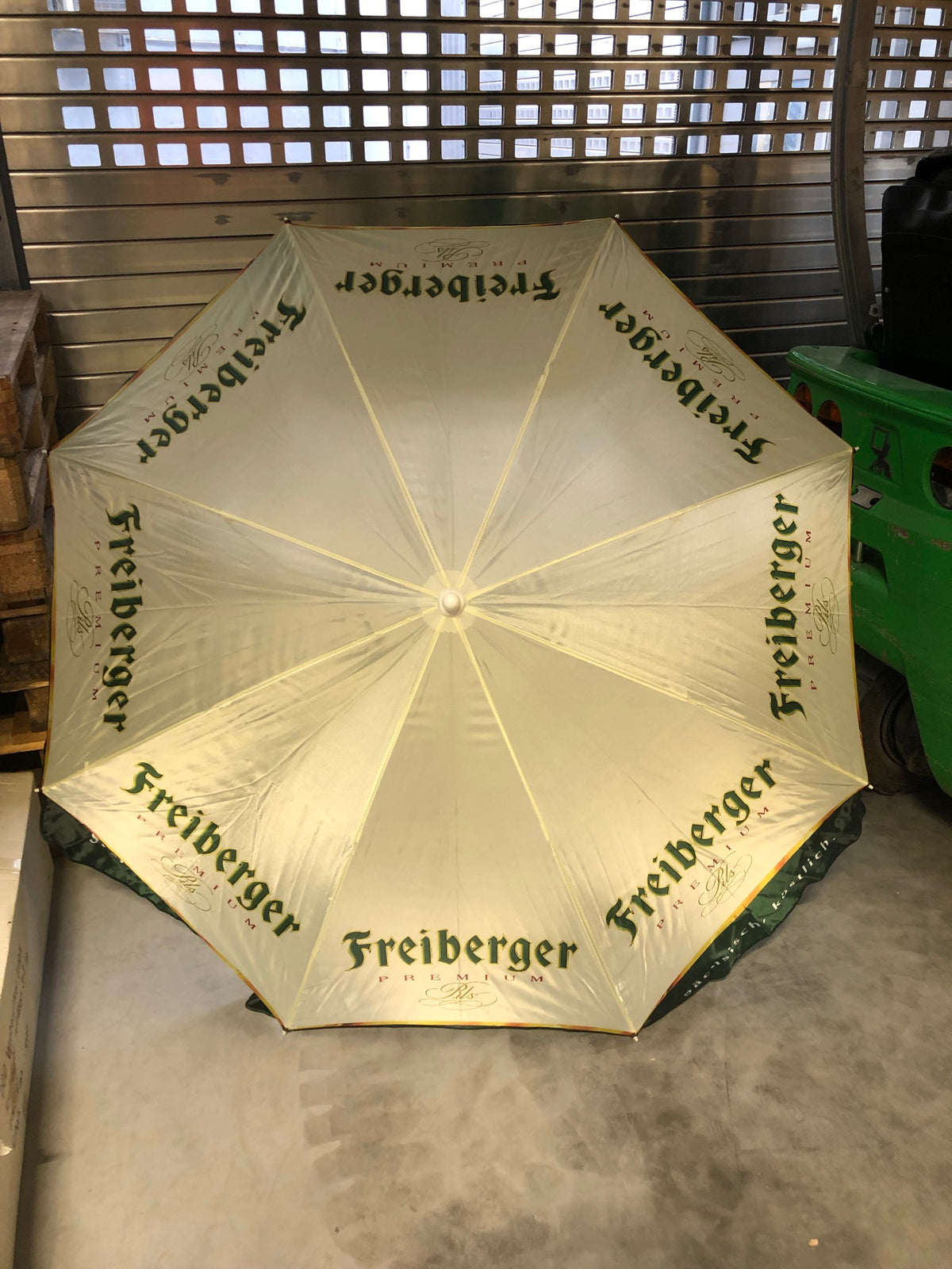 1x Bière des Franches-Montagnes Parasol jaune/vert 1,50m – Vue 3