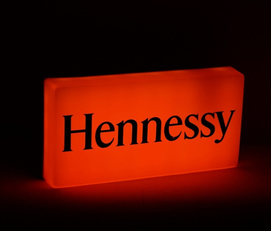 1x enseigne lumineuse Hennessy Cognac blanche avec inscription 40 x 20 cm