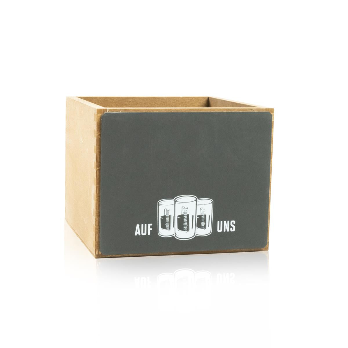 1x coffret en bois contenant une bouteille de liqueur Jägermeister et une ardoise