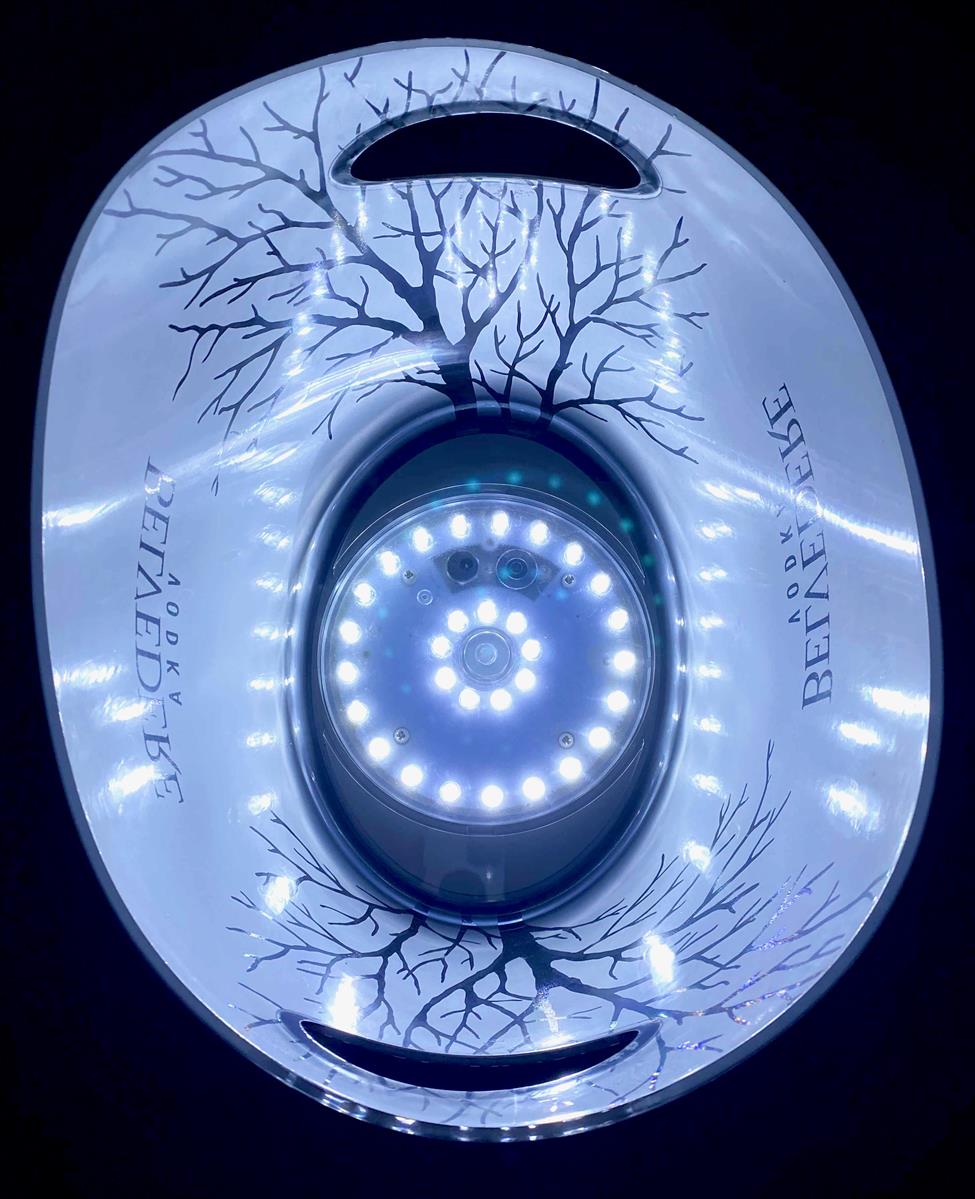 Belvedere Vodka LED Refroidisseur de bouteille rechargeable Bac à glaçons Simple argent – Vue 5