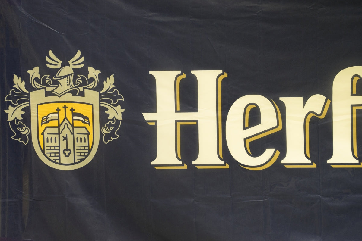 Drapeau Herford Drapeau Bannière 350 x 150 cm Gastronomie Bar Festival Décoration Publicité Fête – Vue 2
