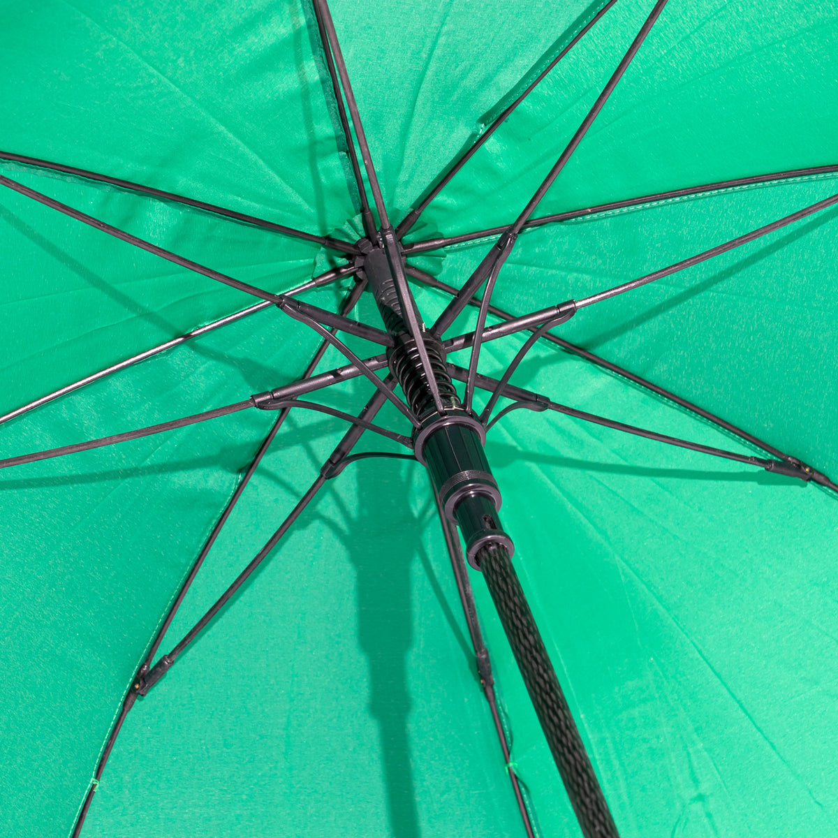 Parapluie en polyester vert « Holsten » en forme de verre à bière, à ouverture automatique, Ø 104 cm – Vue 4