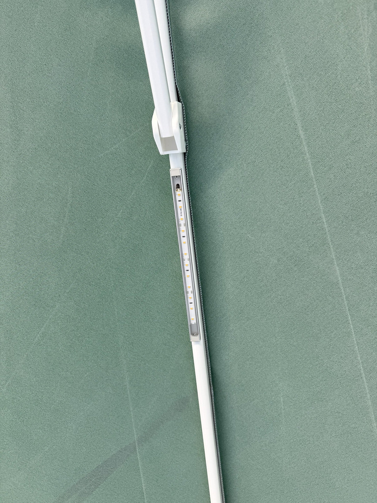 Parasol Tanqueray Gin 3 x 3 m avec LED – Brasserie, restauration, jardin de brasserie – Vue 3