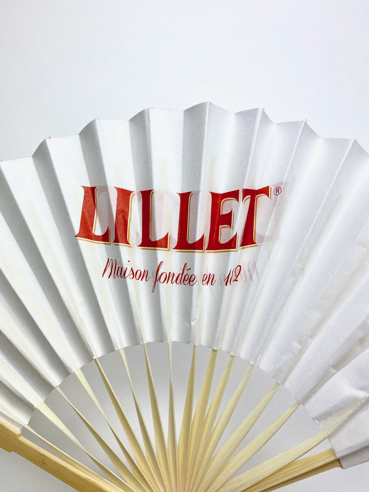 Lillet Bundle Fan II Set composé de 2 présentoirs de table, 6 éventails Lillet et 6 verres Lillet – Vue 2