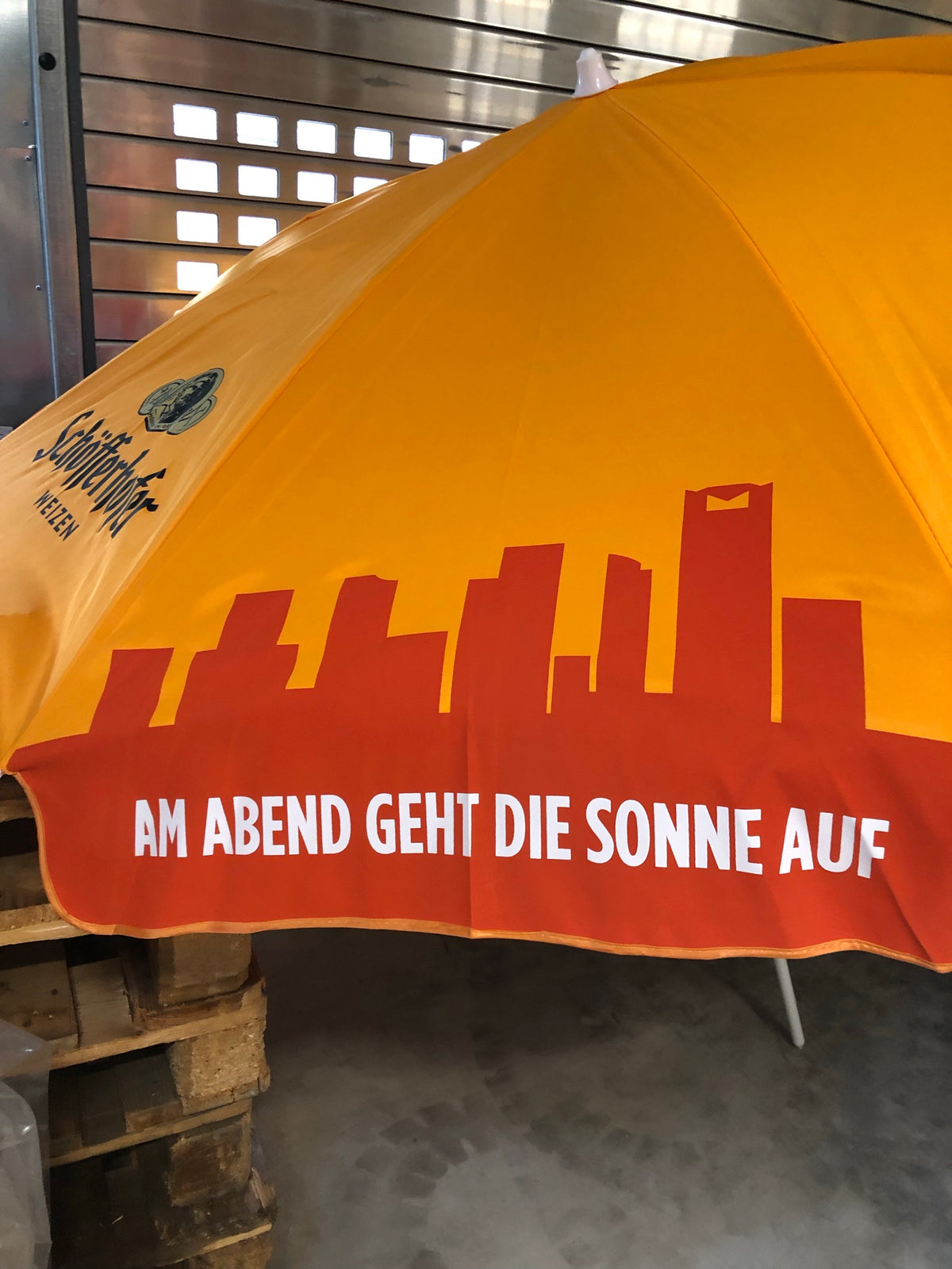 1x Bière Schöfferhofer Parasol Avec Pied 2m – Vue 2