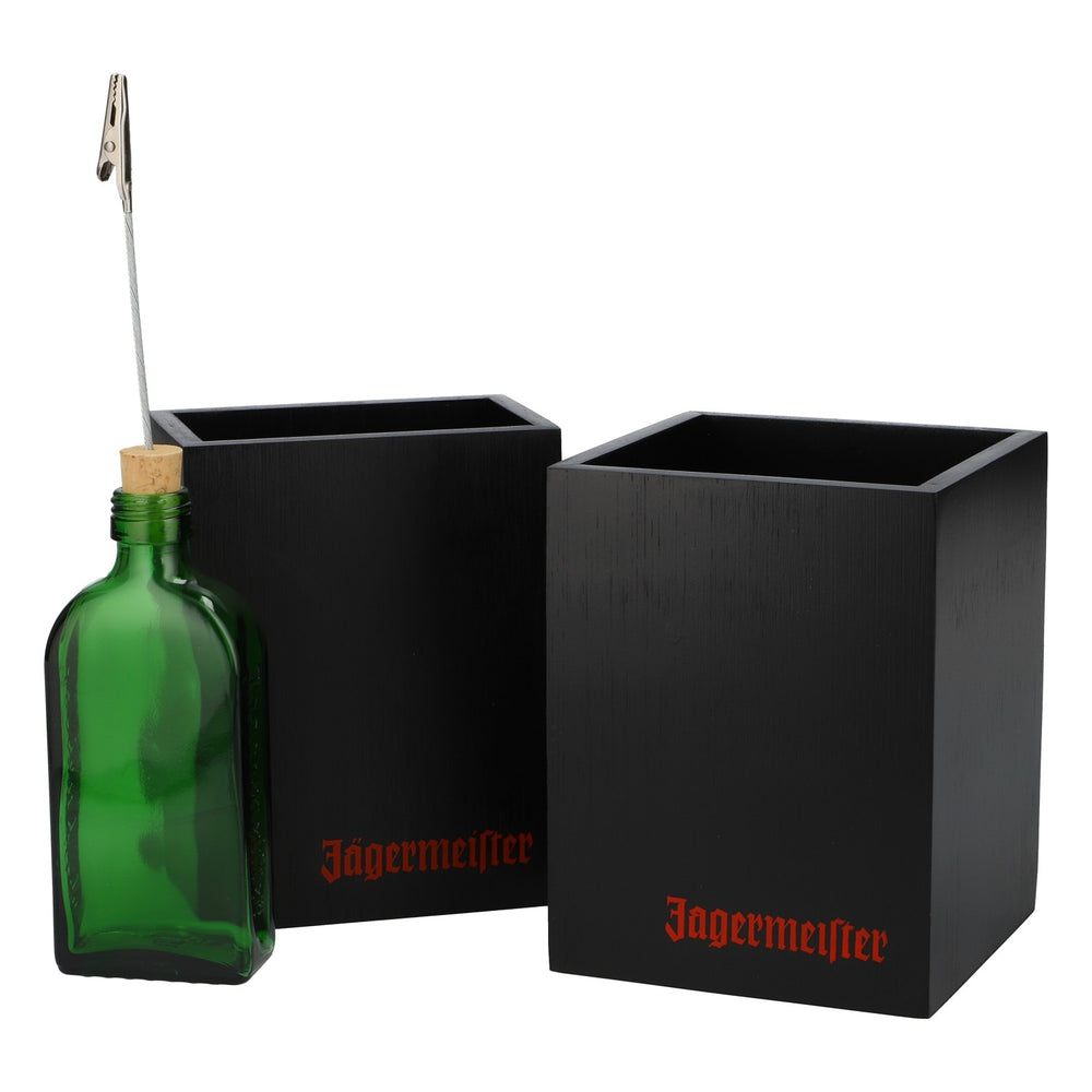 Présentoir Jägermeister à monter soi-même : 2 coffrets en bois, 6 bouteilles, des pinces et des bouchons