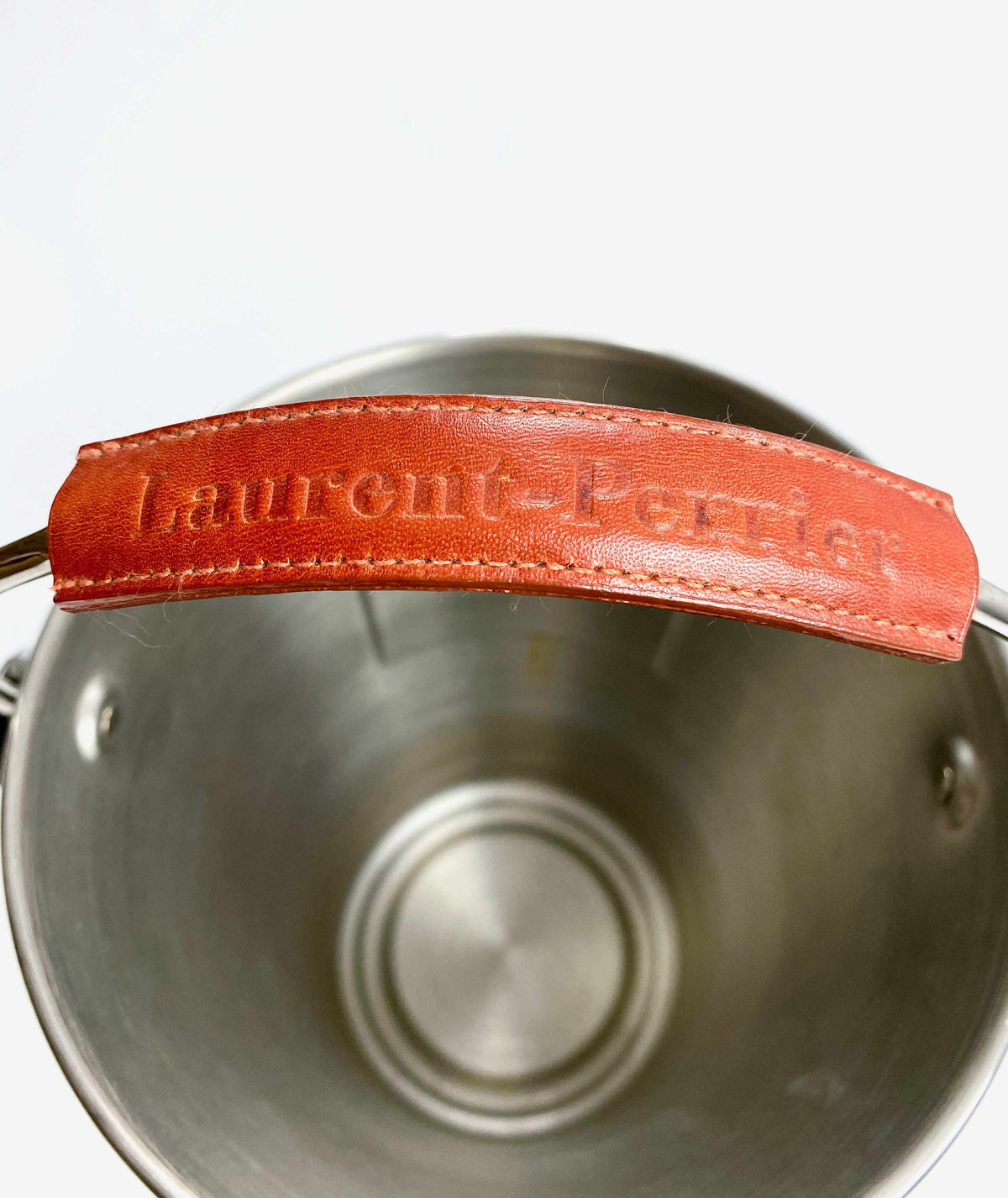 Laurent Perrier Champagne Refroidisseur de bouteille Bac à glaçons Seau métallique avec bande en cuir – Vue 4