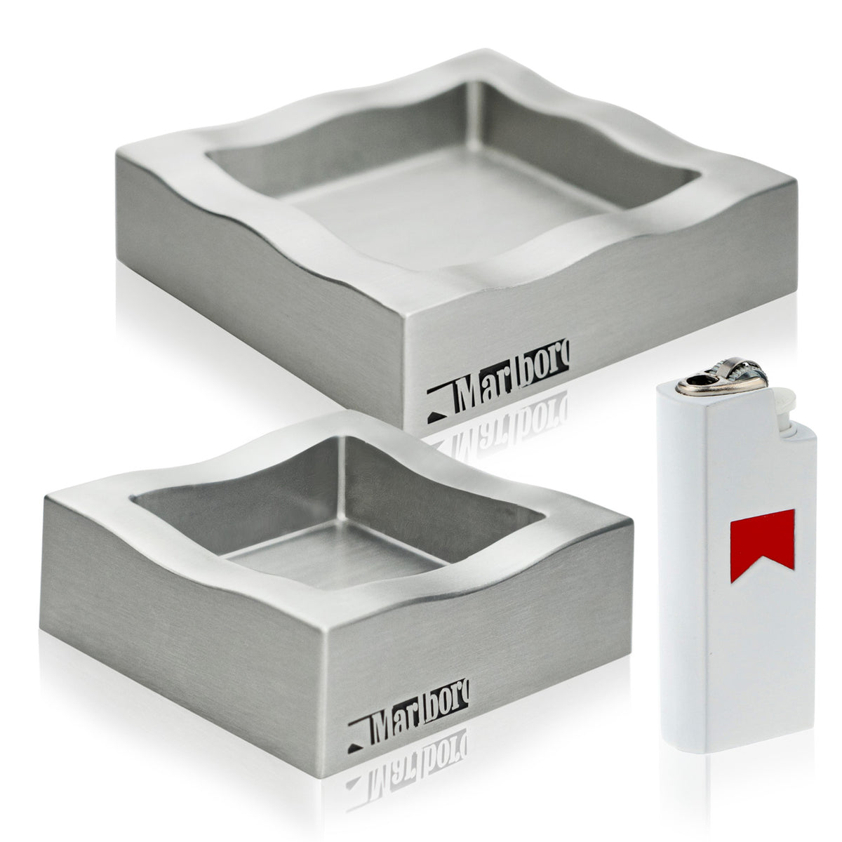 Ensemble Marlboro Smoker composé de 2 cendriers métalliques grand/petit format et d'un briquet