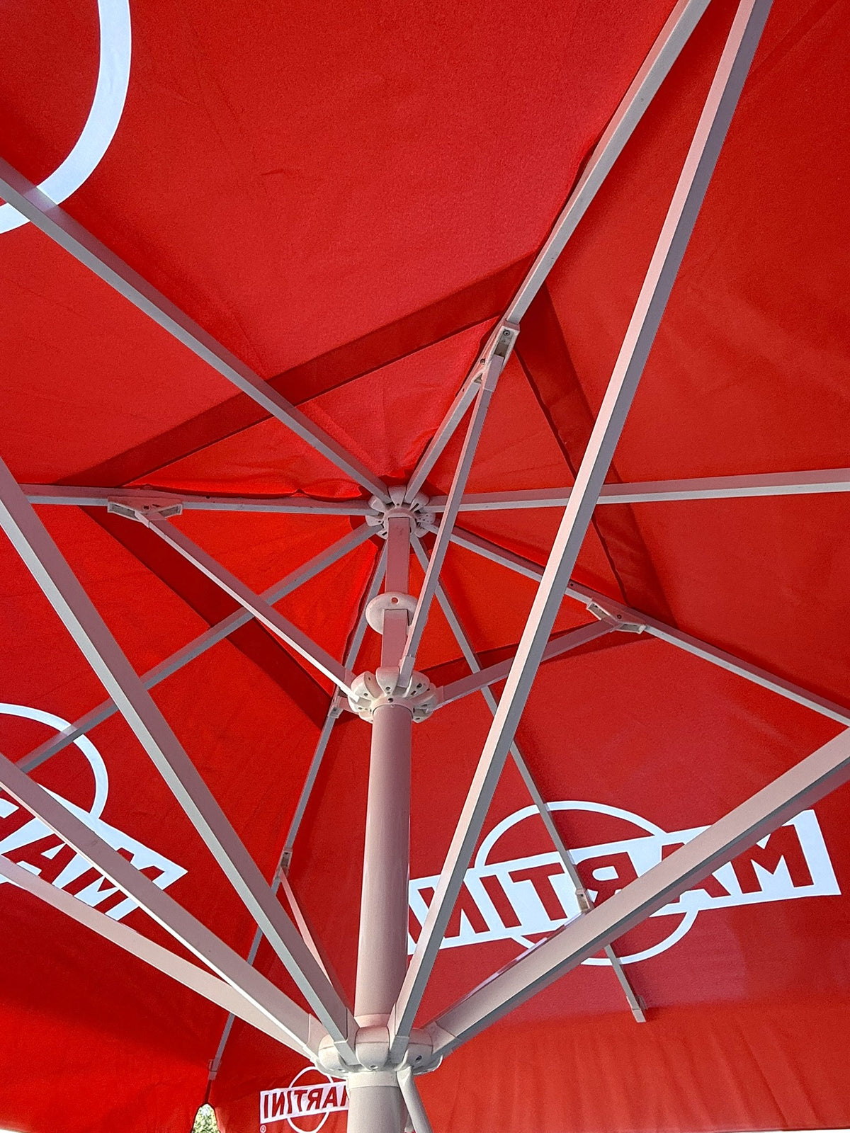 Parasol Martini 3 x 3 m pour brasserie, restauration et café en plein air – Vue 2