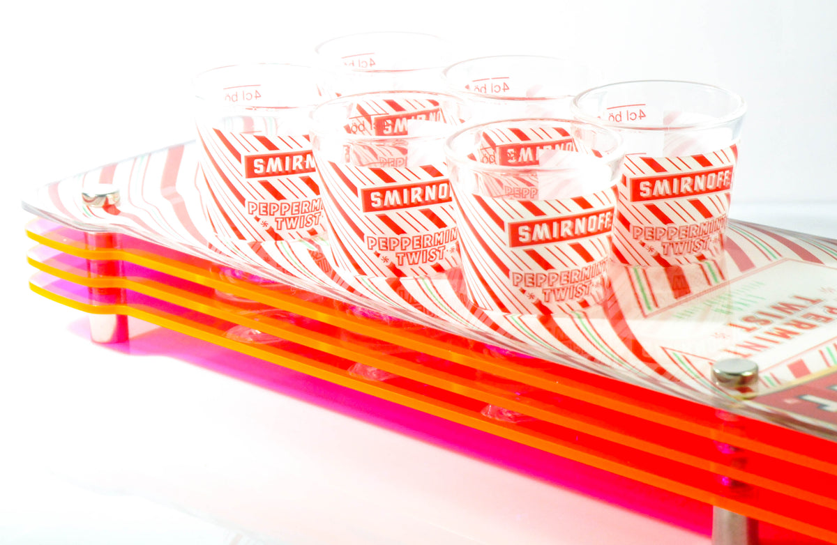Plateau de service Smirnoff Peppermint Twist Shot Board  8 shots, décoration de bar – Vue 3