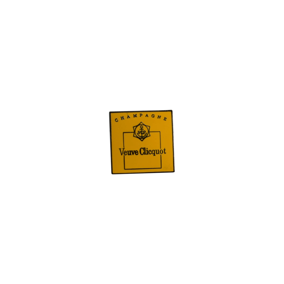Broche champagne Veuve Clicquot en métal carré orange avec petit lettrage